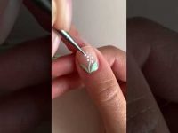 HOW TO : Réaliser un nail art muguet 🌿 #semipermanent #manucurist #nailart