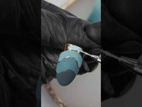 Embossed Nail Art #Embossednails #nailart #nailarthack #nails #naionails #shorts