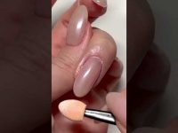 hailey bieber glazed donut nails 🍩💅 easy nude pearl/ chrome gel nail art tutorial!